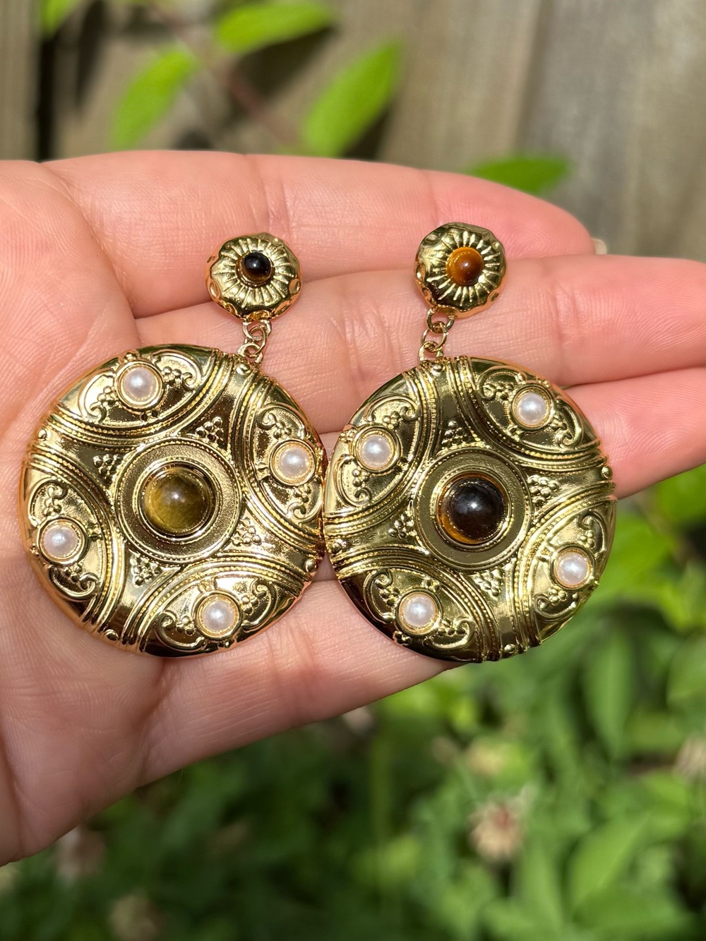 Vintage Gold stud Earrings with Pearl Accents - Picture 3 of 3